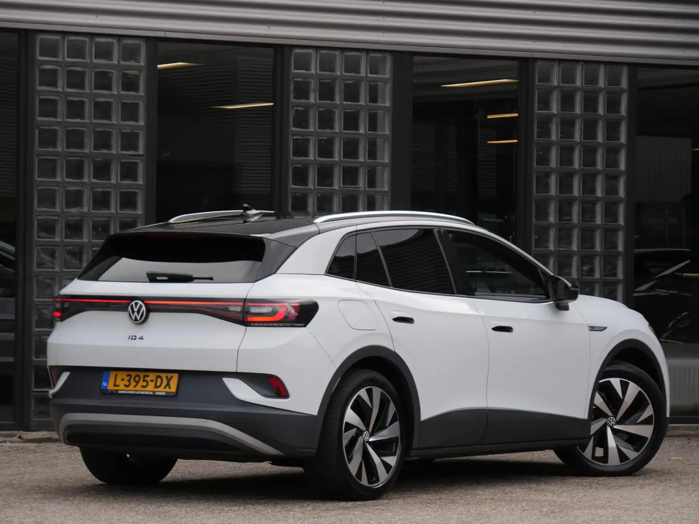 Volkswagen ID.4 1ST 77kWh CAMERA/ WEGKL. TREKHAAK/ KEYLESS/ SFEERV Wit - 2