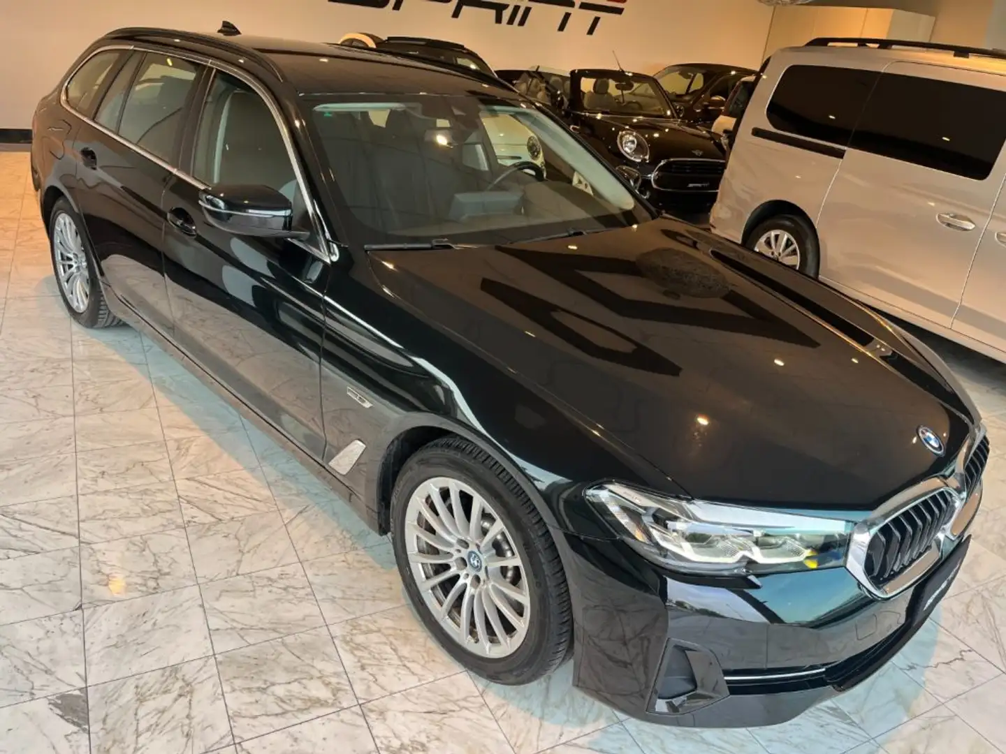 BMW 530 e Touring xDrive 184cv Business Plug-In Nero - 1