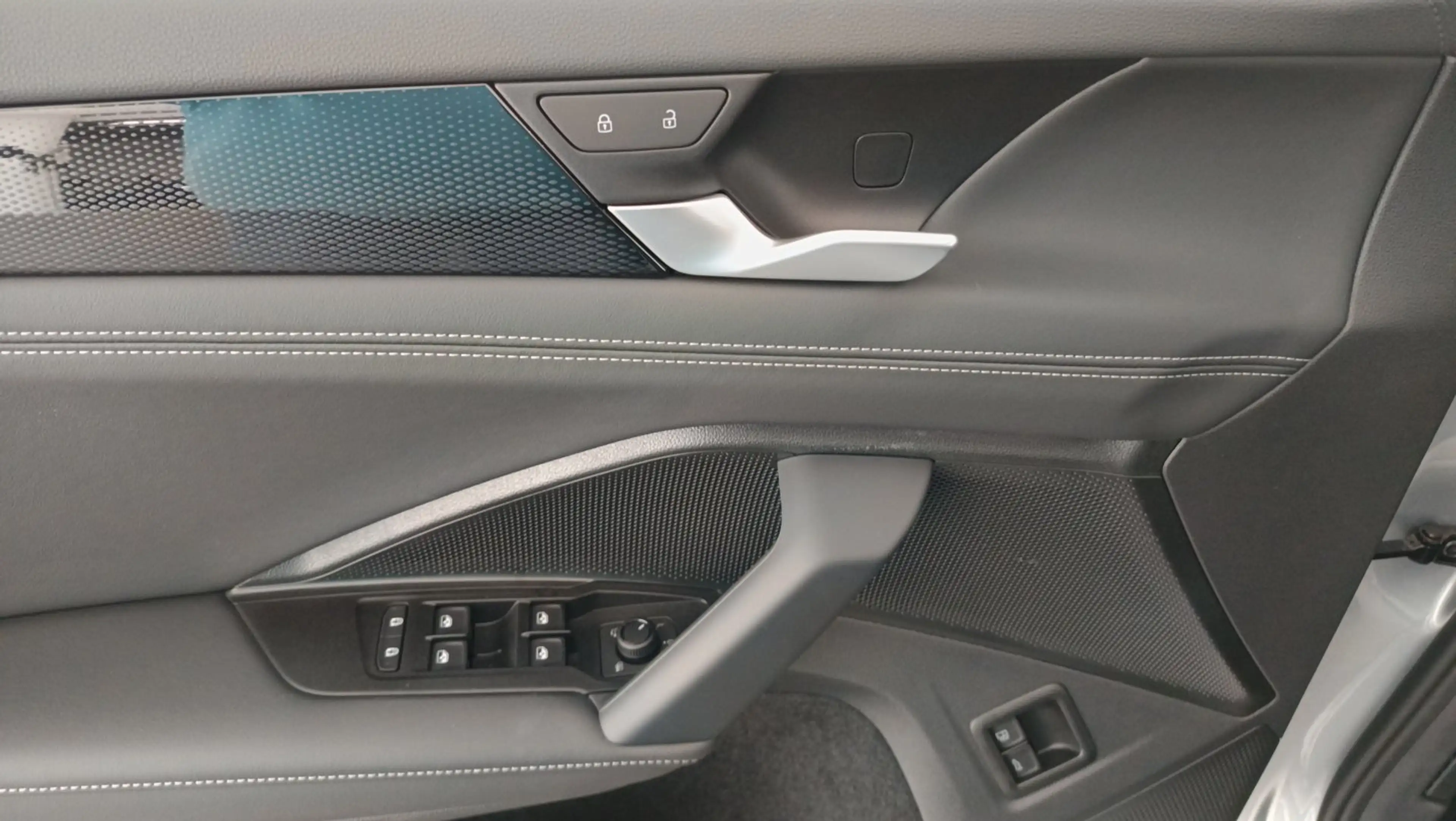 Volkswagen Tayron Friends eHybrid DSG 150kW — photo 11