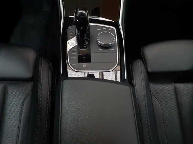 BMW 3 Series view 7
