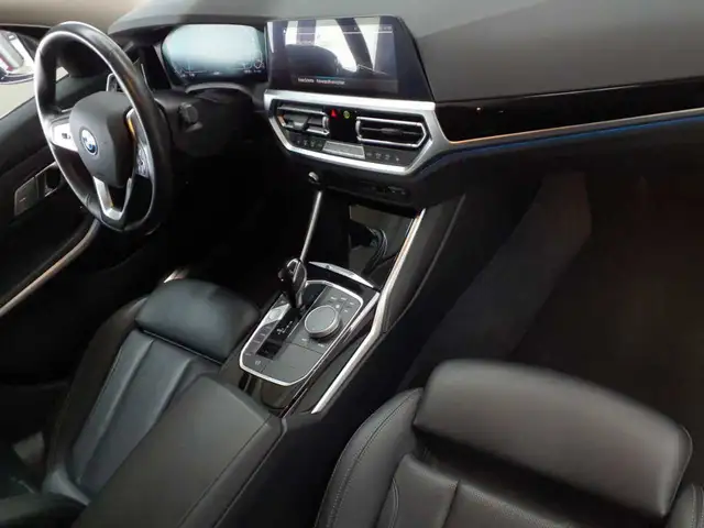 BMW 3 Series view 13