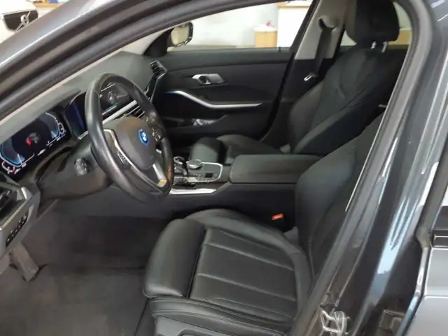 BMW 3 Series view 3