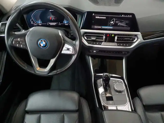 BMW 3 Series view 5