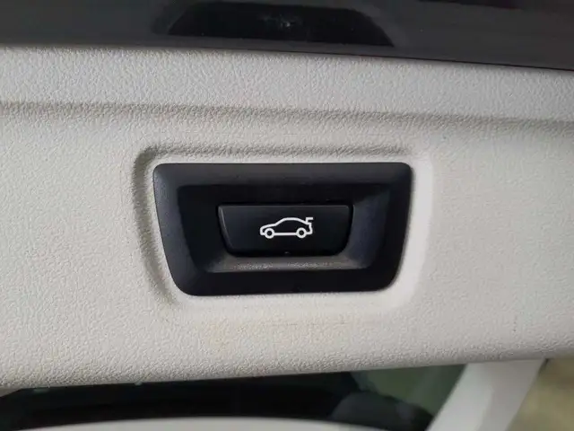 BMW 3 Series view 11