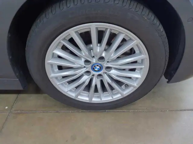 BMW 3 Series view 14