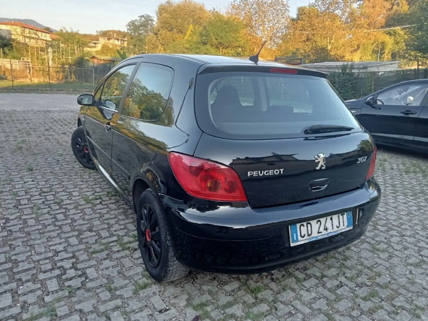 Peugeot 307 1.4 HDi Turbo Diesel Schwarz - 2