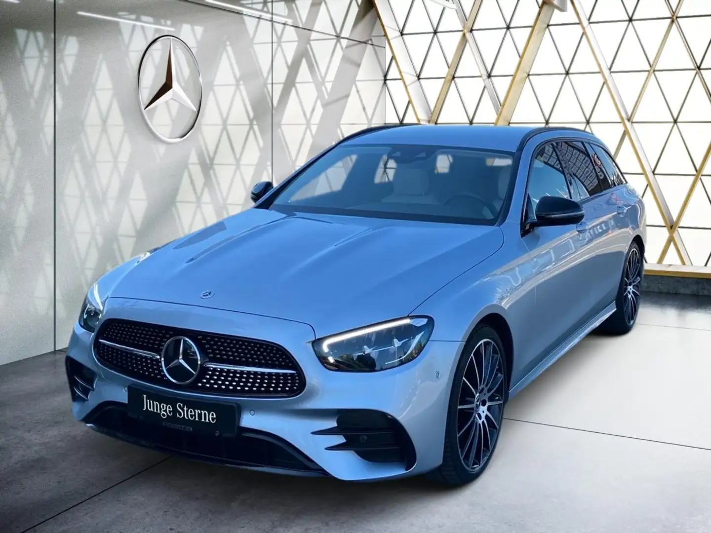 Mercedes-Benz E 220 d T AMG Night*AHK*Distro+*Pre-Safe*Kamera* Argent - 1