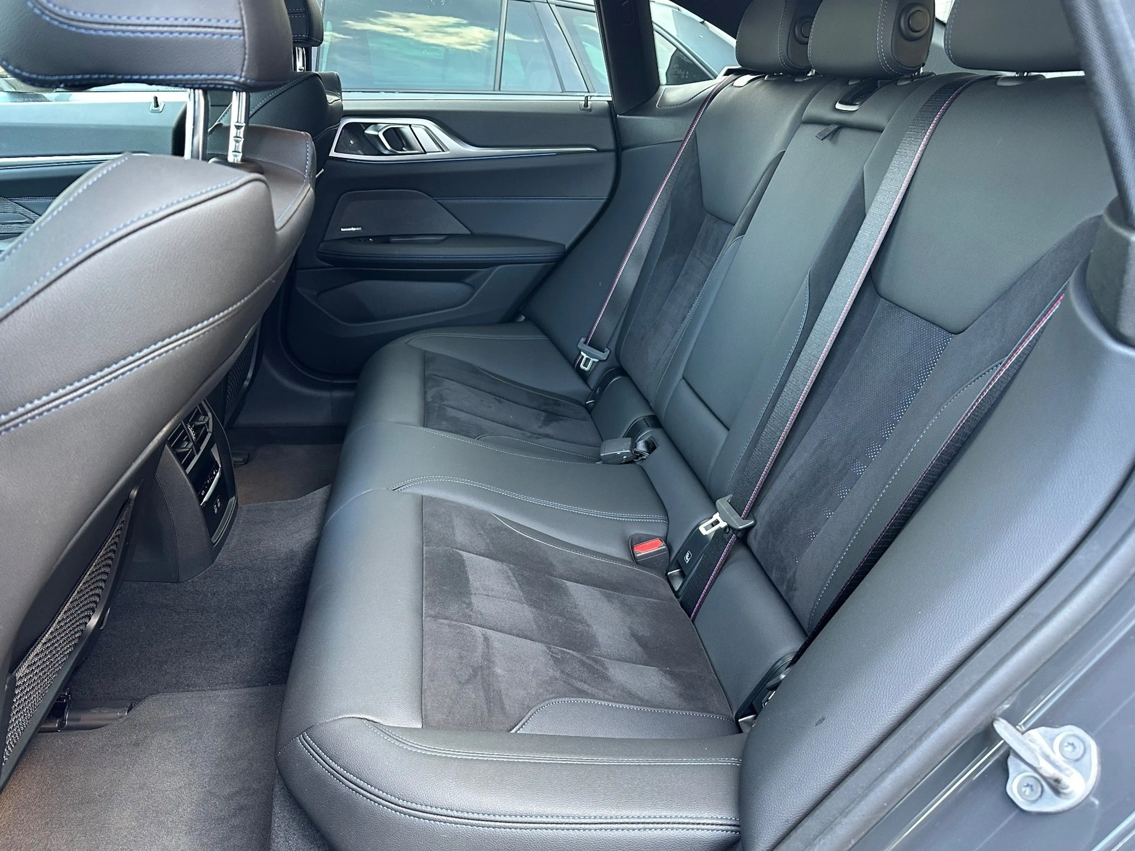 BMW i4 eDrive40 Gran Coupe M-Sport NAV+LED+KAM+SHZ+DAB — photo 12