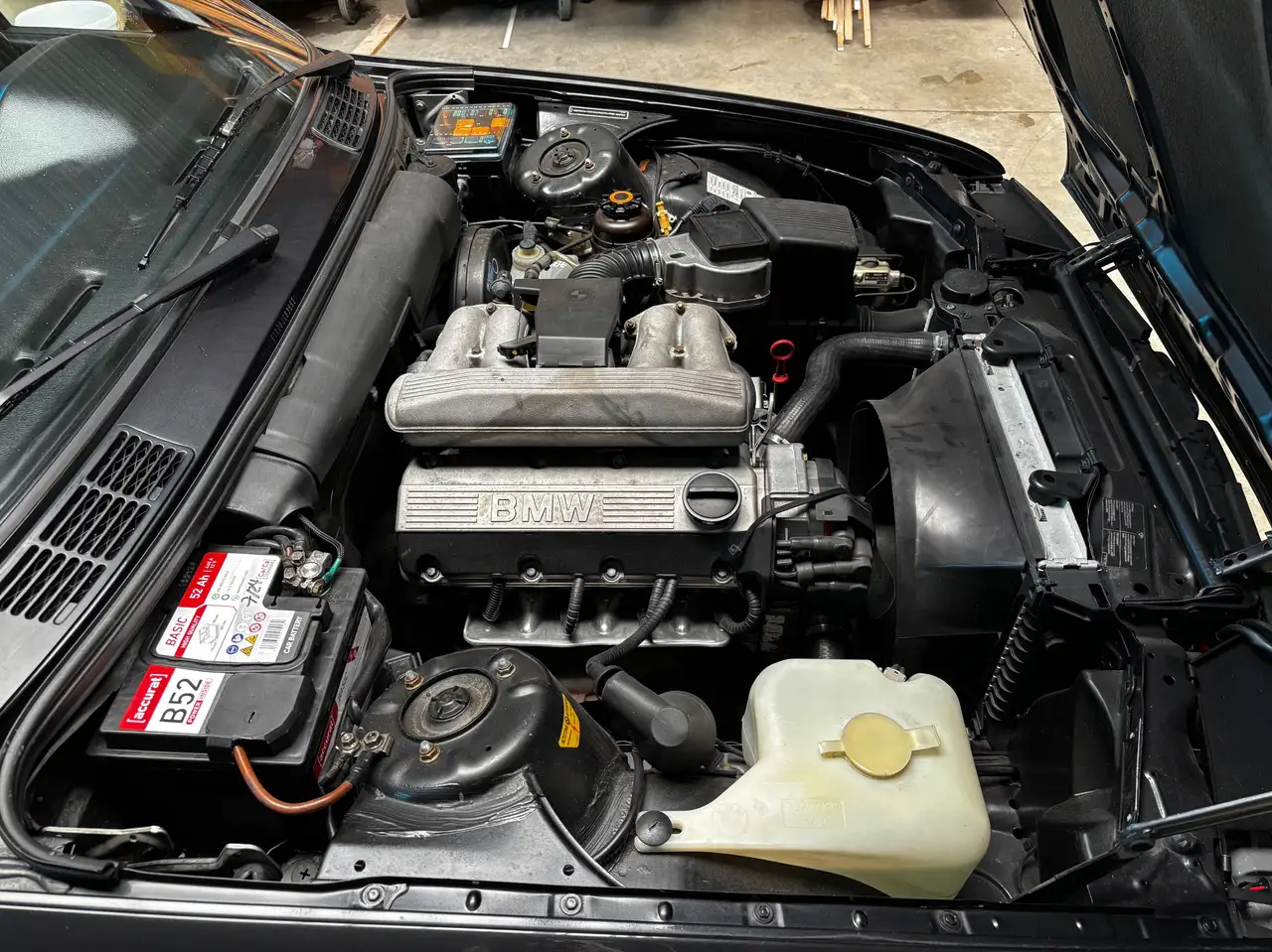 BMW 318i, foto 8
