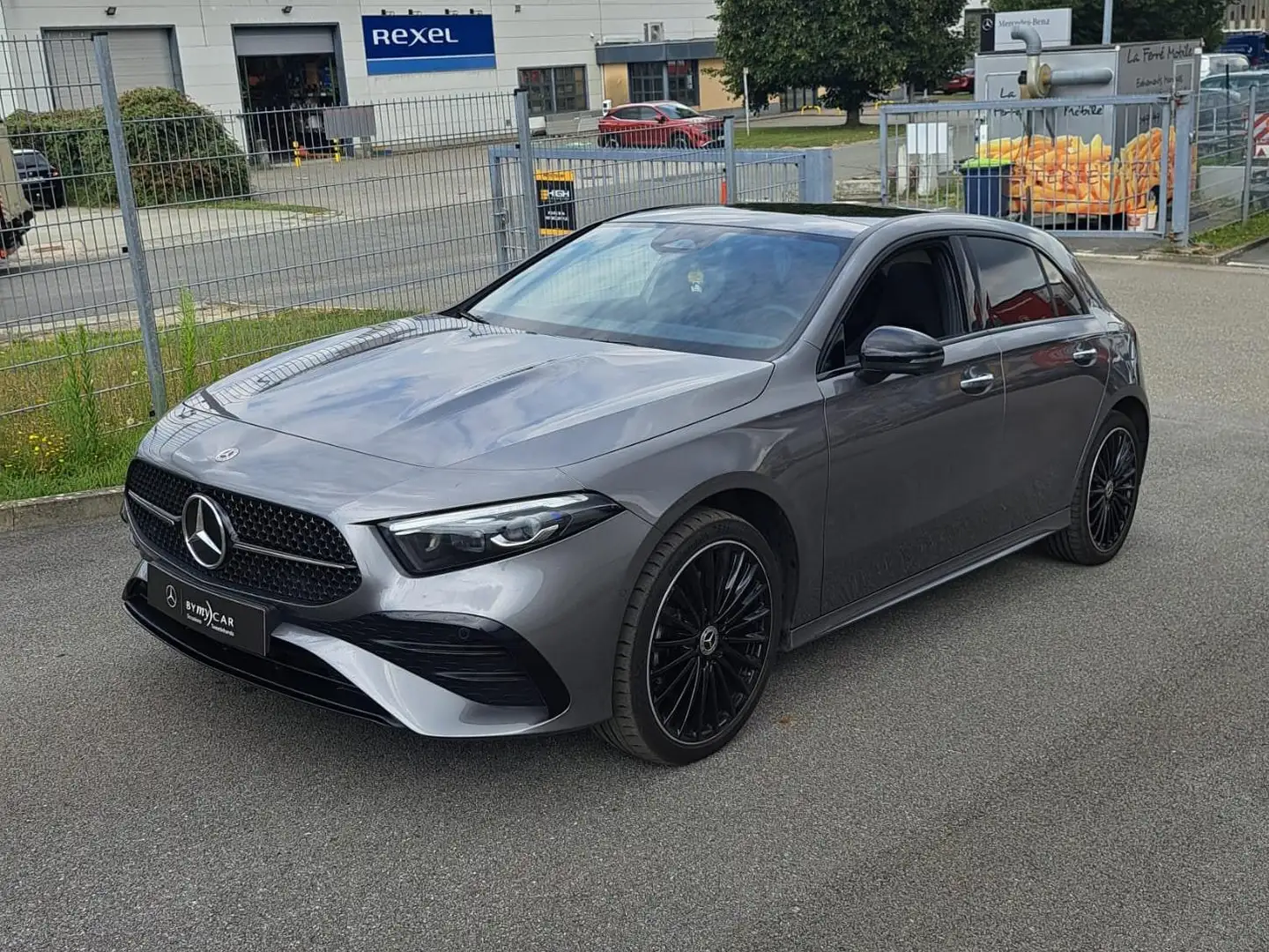 Mercedes-Benz A 250 A 250 e PHEV AMG Line (160 kW) Grigio - 1