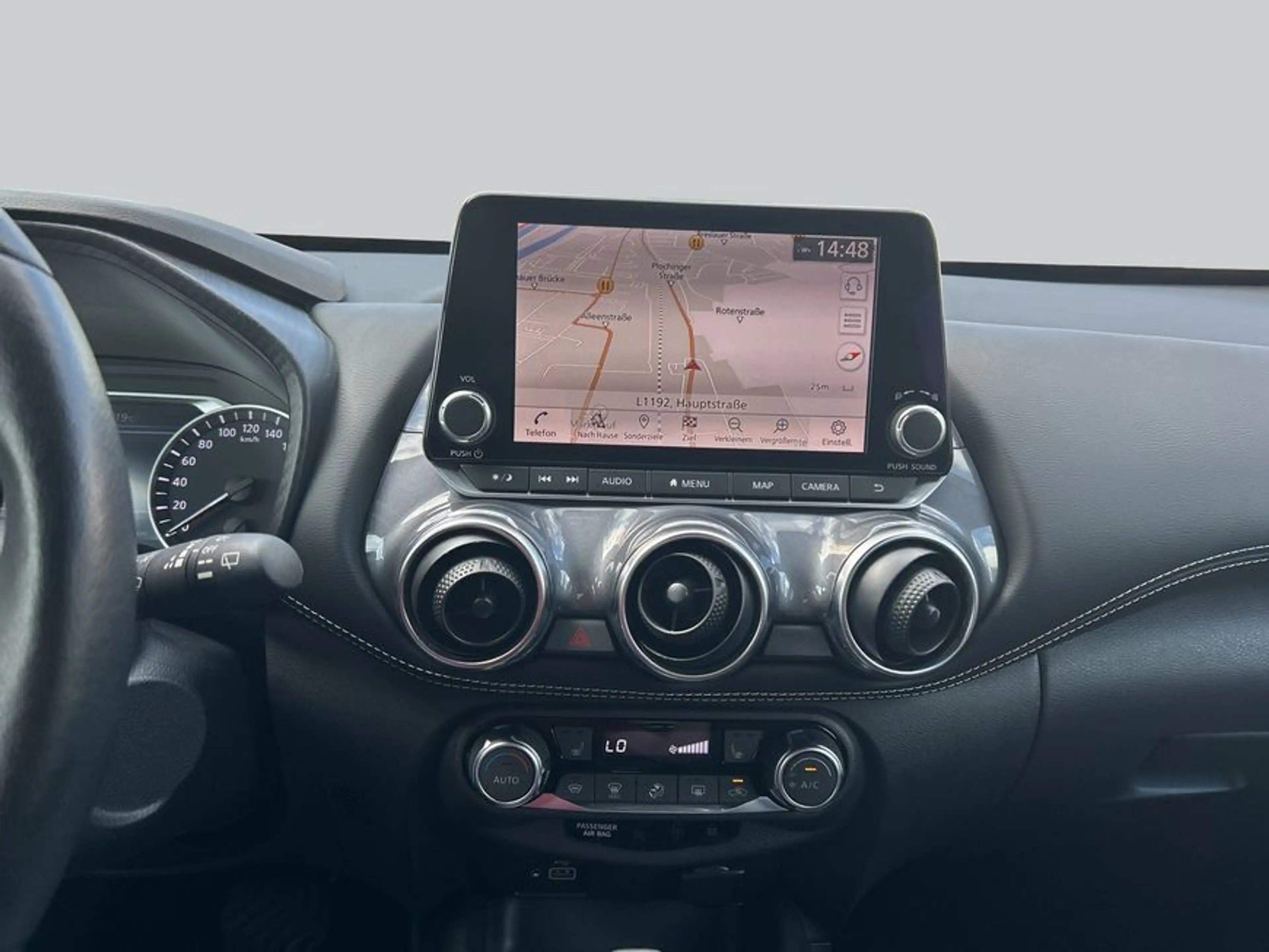 Nissan Juke 1.0 DIG-T DCT N-Connecta — photo 14