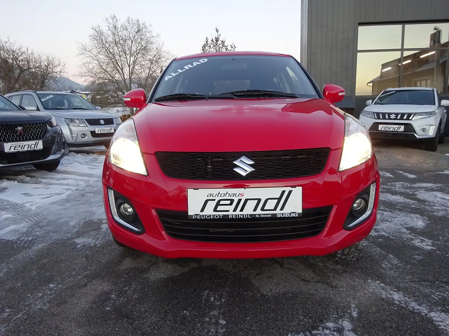 Suzuki Swift 1,2 DualJet "ALLRAD" Flash,Klimaautomatik,Sitzh... Rot - 2