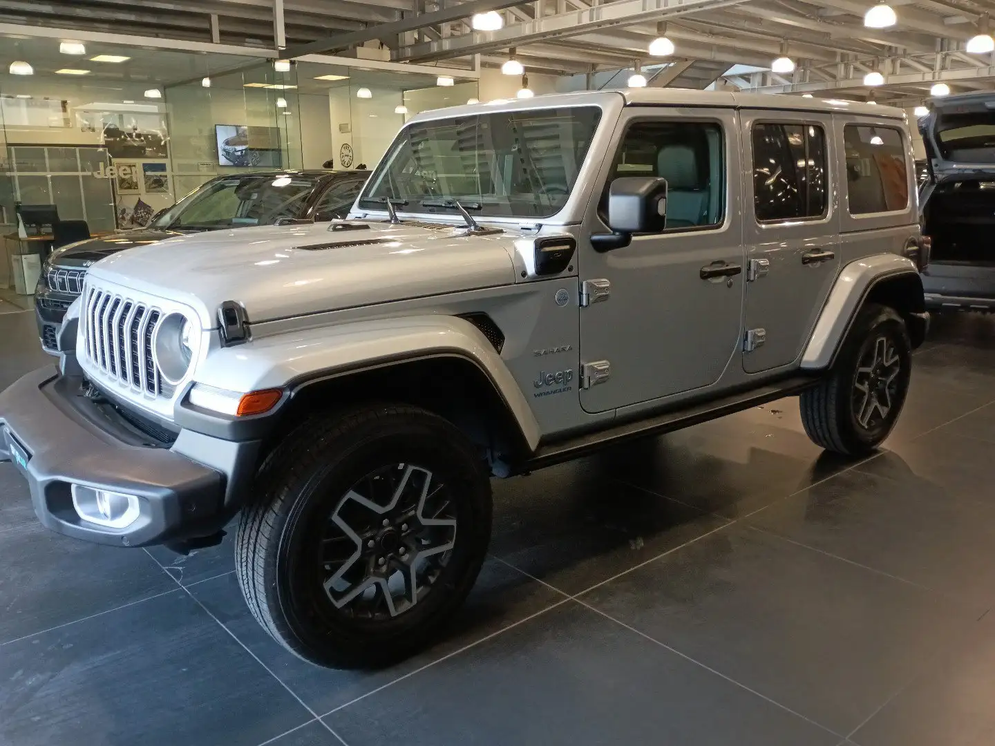 Jeep Wrangler Wrangler Unlimited 2.0 PHEV ATX 4xe Sahara Argintiu - 2