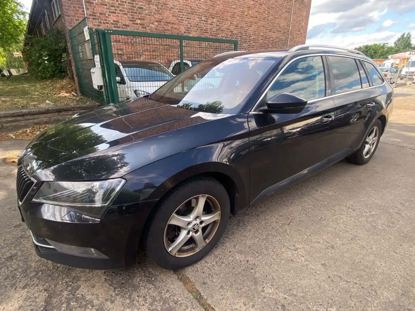 Skoda Superb Combi "Style" Aut.+Sitzheizung+PDC+1.Hand Schwarz - 1