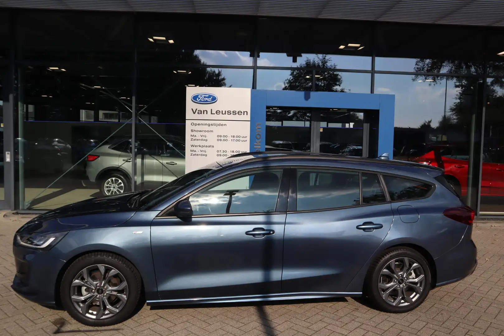 Ford Focus Wagon 125PK HYBRID ST-LINE AUTOMAAT ANDROID/APPLE Blau - 2