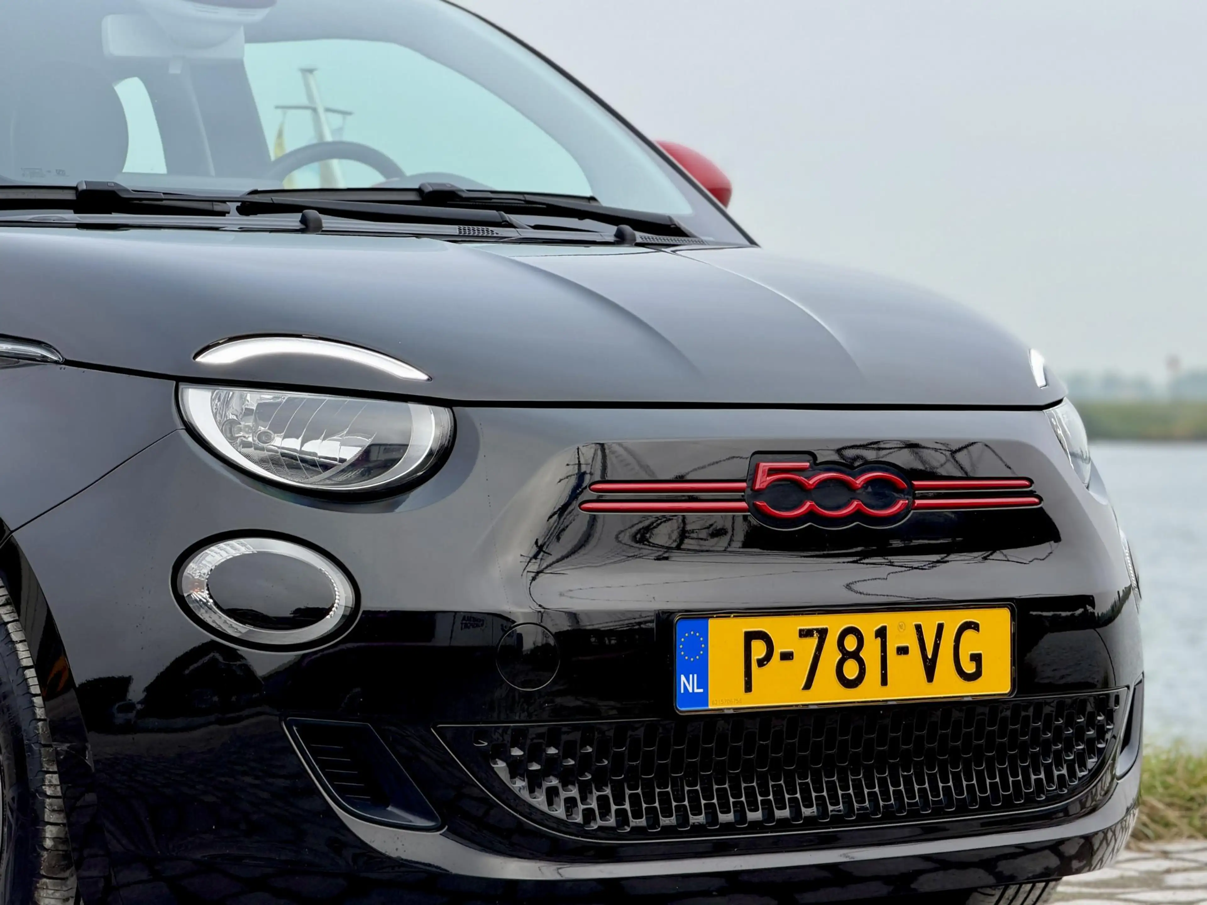 Fiat 500e RED 42 kWh *SOH 92%* Carplay|Digital Dash|LM 16" — photo 2