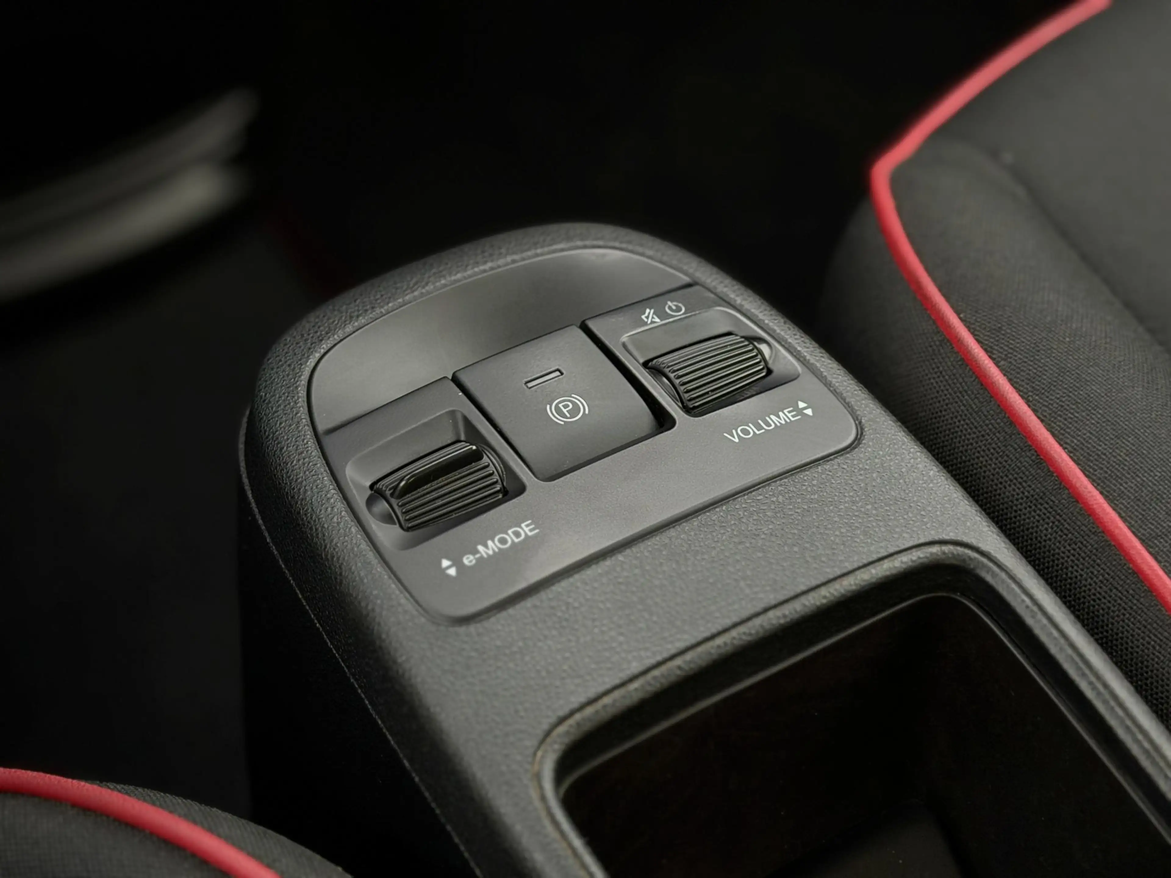 Fiat 500e RED 42 kWh *SOH 92%* Carplay|Digital Dash|LM 16" — photo 20