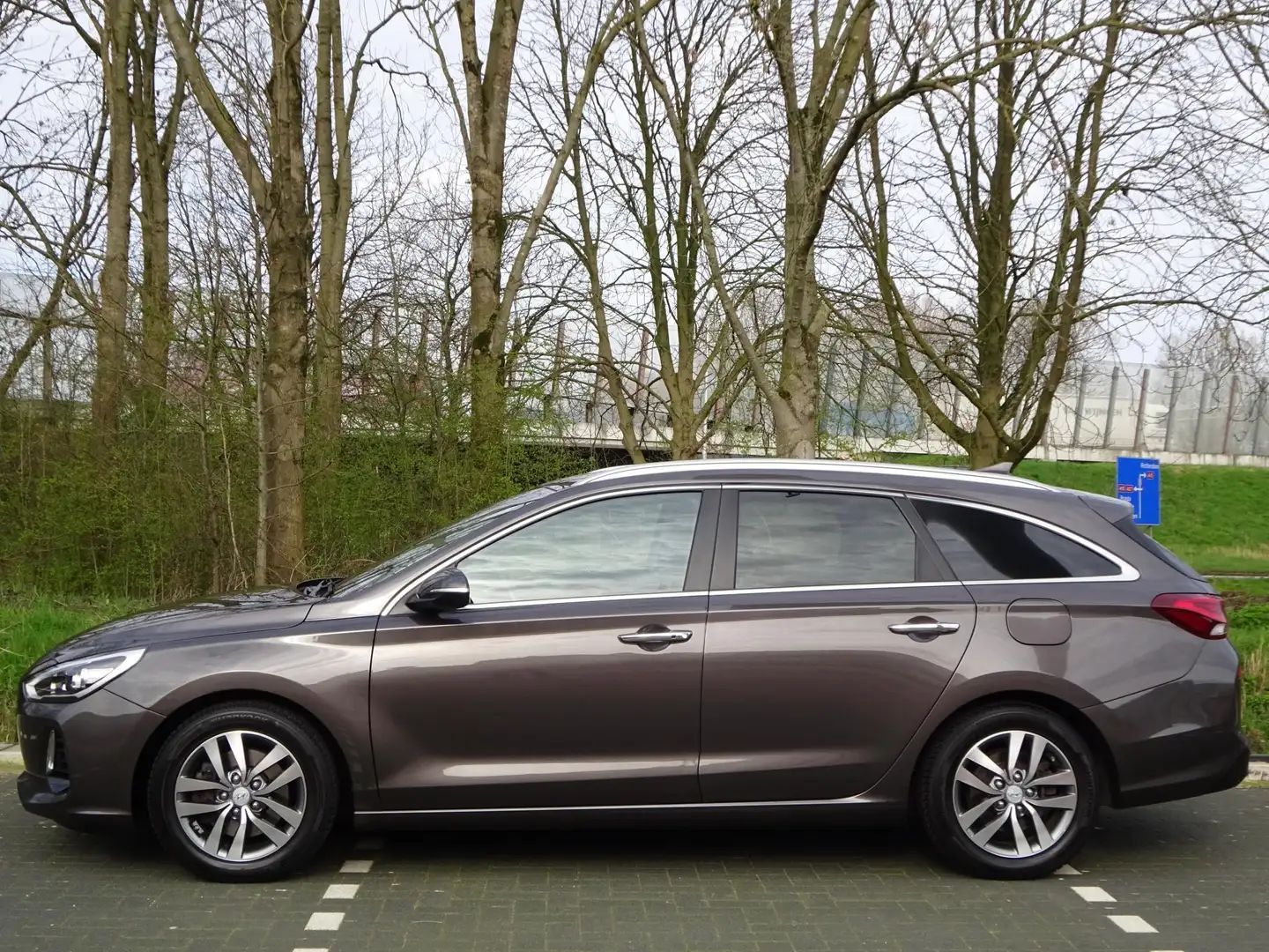 Hyundai i30 Wagon 1.4 T-GDI 140 PK Premium || Navigatie | Pdc Bruin - 2
