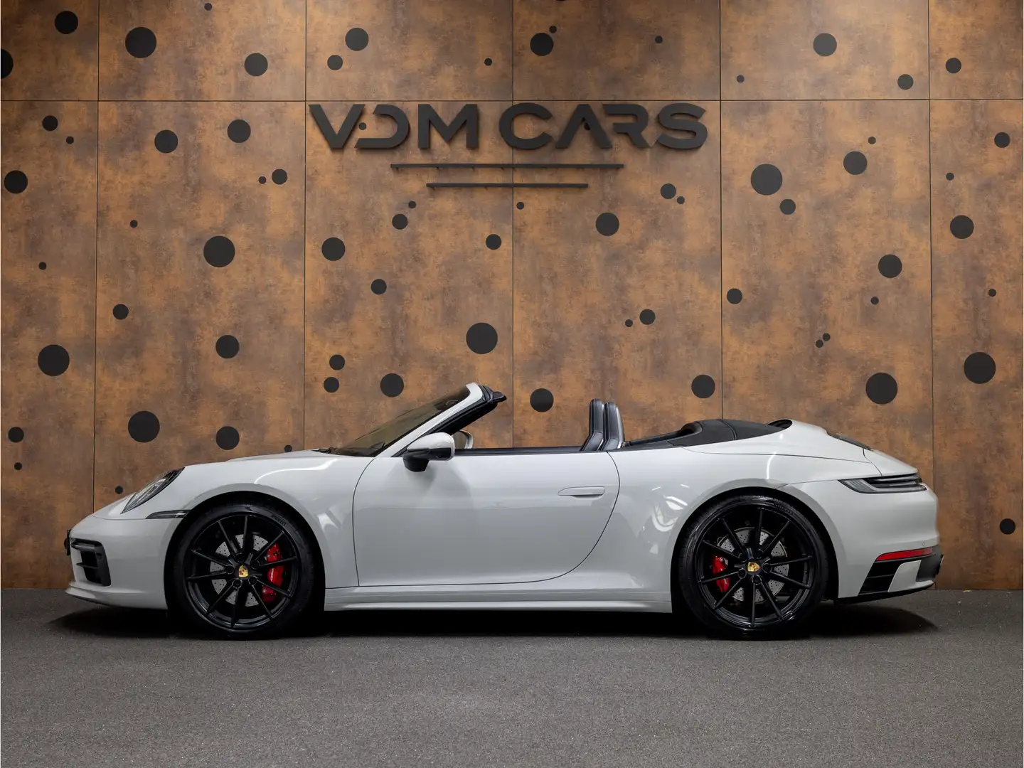 Porsche 992 Cabrio 3.0 Carrera 4S | SportDesign | 18-weg | 360 Grijs - 2