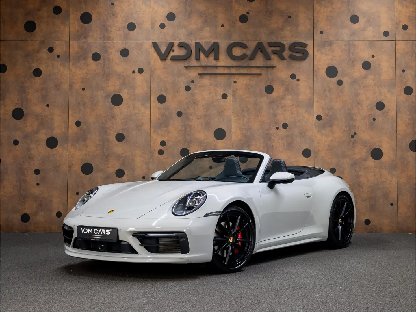 Porsche 992 Cabrio 3.0 Carrera 4S | SportDesign | 18-weg | 360 Grijs - 1