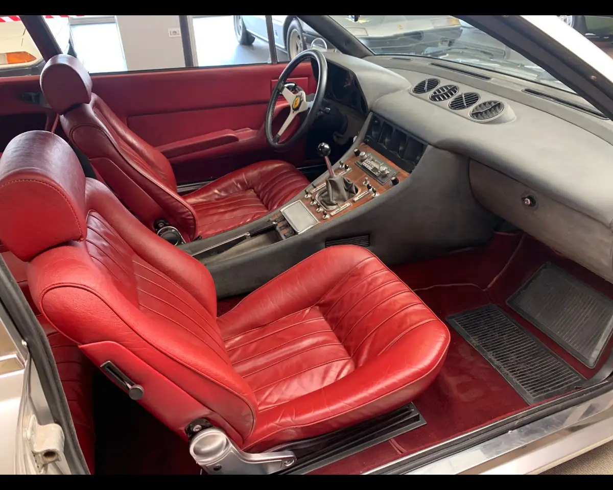 Ferrari 365 GT4 2+2 V12, foto 10