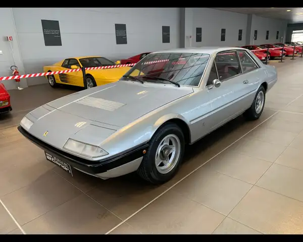 Ferrari 365 GT4 2+2 V12