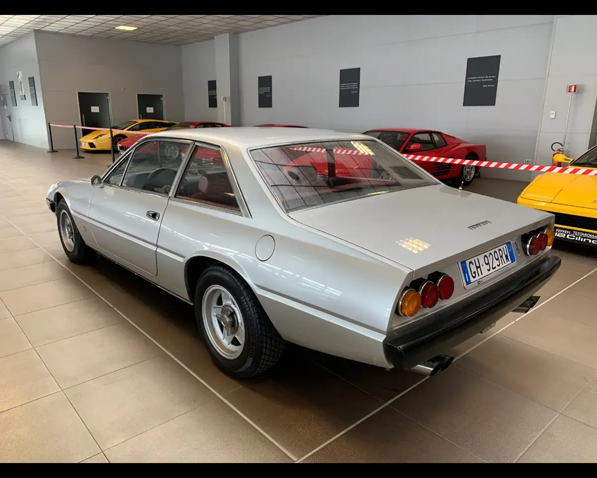 Ferrari 365 GT4 2+2 V12, foto 4