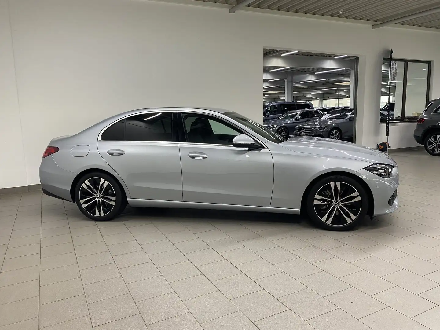 Mercedes-Benz C 200 d AVANTGARDE DIST+LED+SOUND+KAMERA+SITZHZG Silber - 2