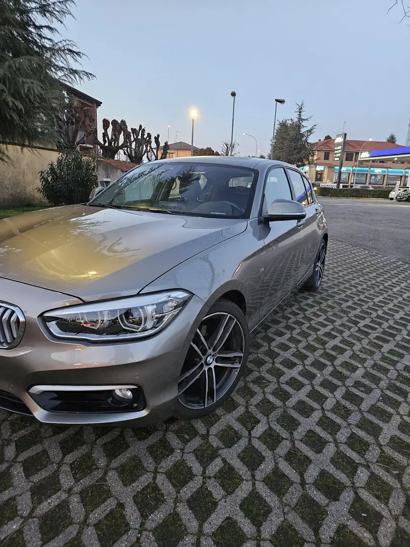 BMW 120 120i Urban 5p auto - 1
