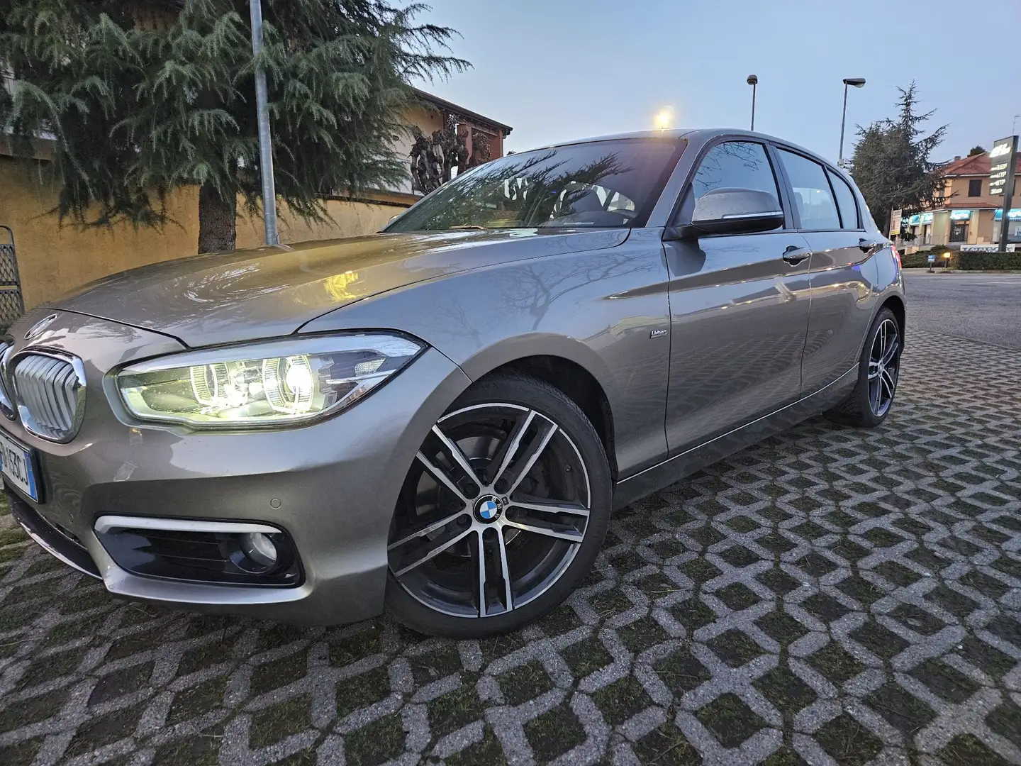 BMW 120 120i Urban 5p auto - 2