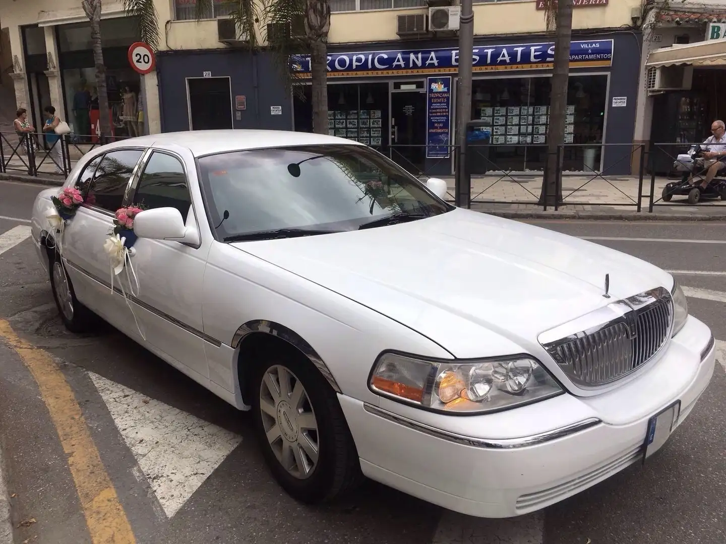 Lincoln Town Car Executive L Weiß - 2