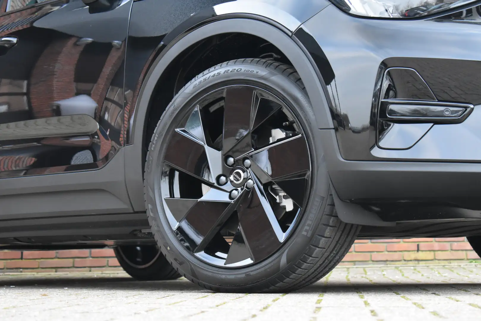 Volvo EX40 Extended Range 252PK Plus Black Edition 82 kWh | H Noir - 2