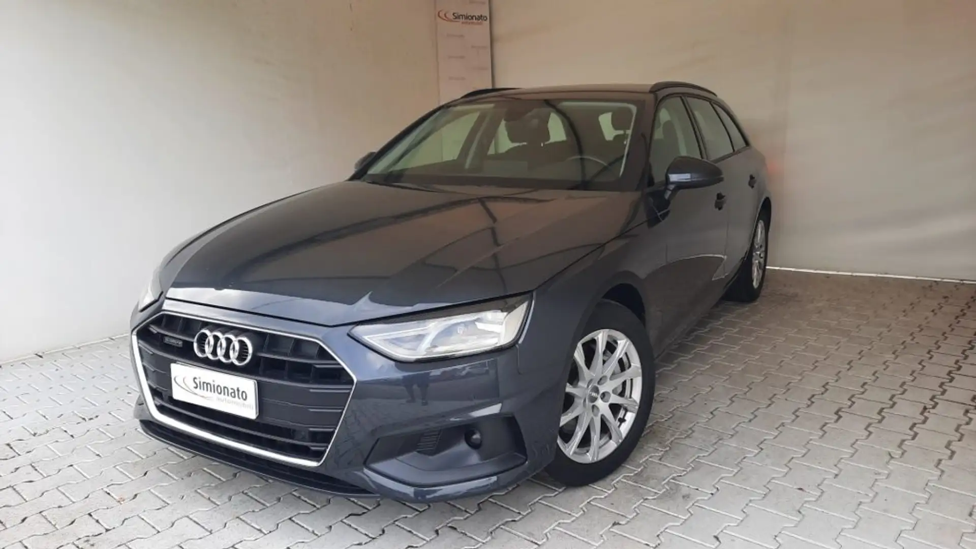 Audi A4 Avant 40 TDI quattro S tronic Business Zwart - 1