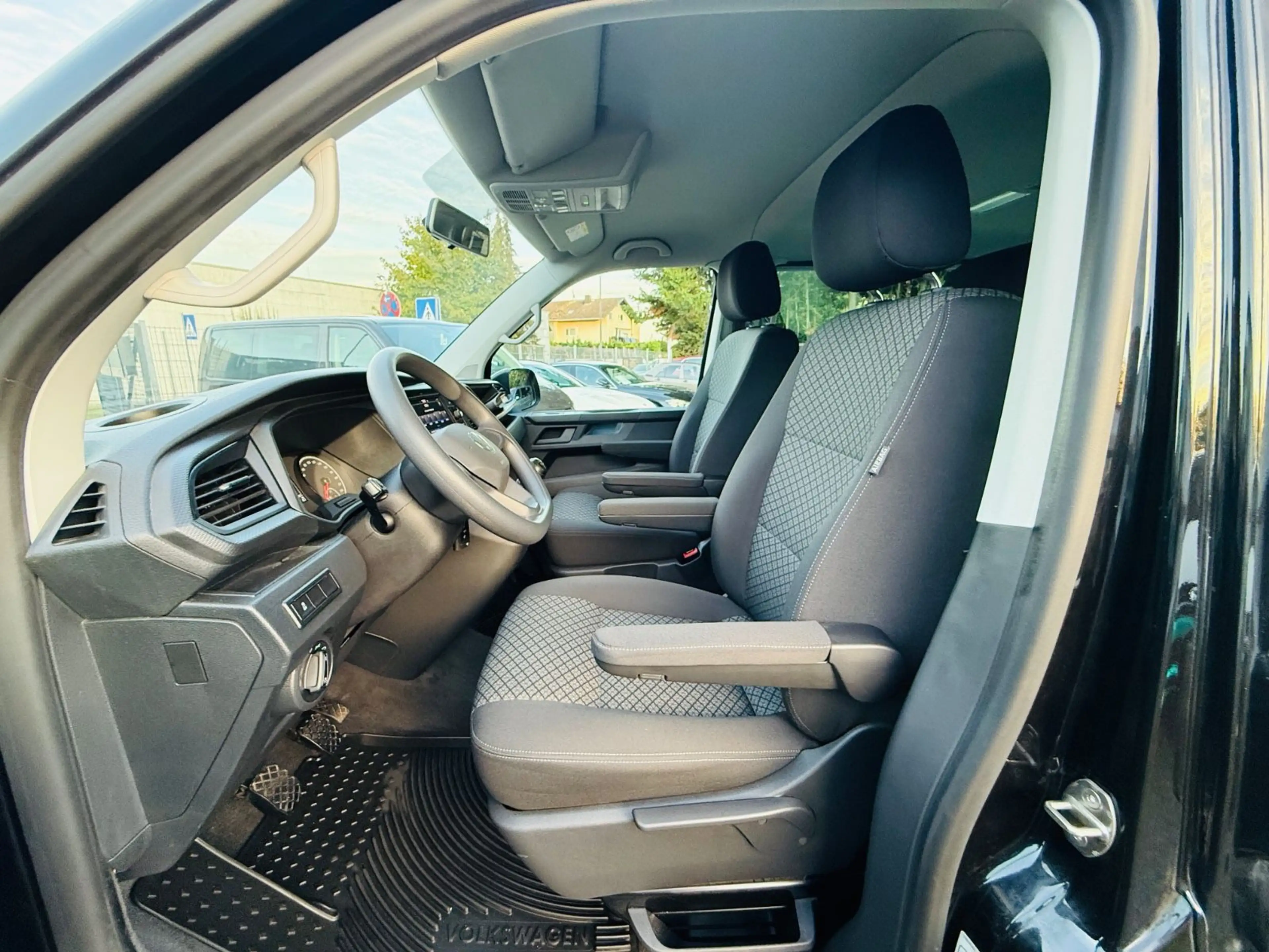 Volkswagen T6 Multivan T6.1 Multivan/AppleCarPlay/Kamera/AHK/LM/SHZ — photo 12
