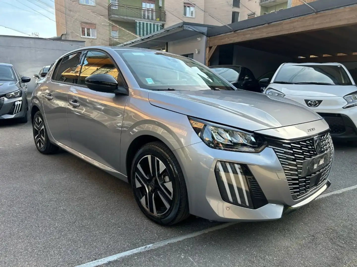 Peugeot 208 Hybrid 100 e-DCS6 Allure *PREZZO PROMO* Gris - 2