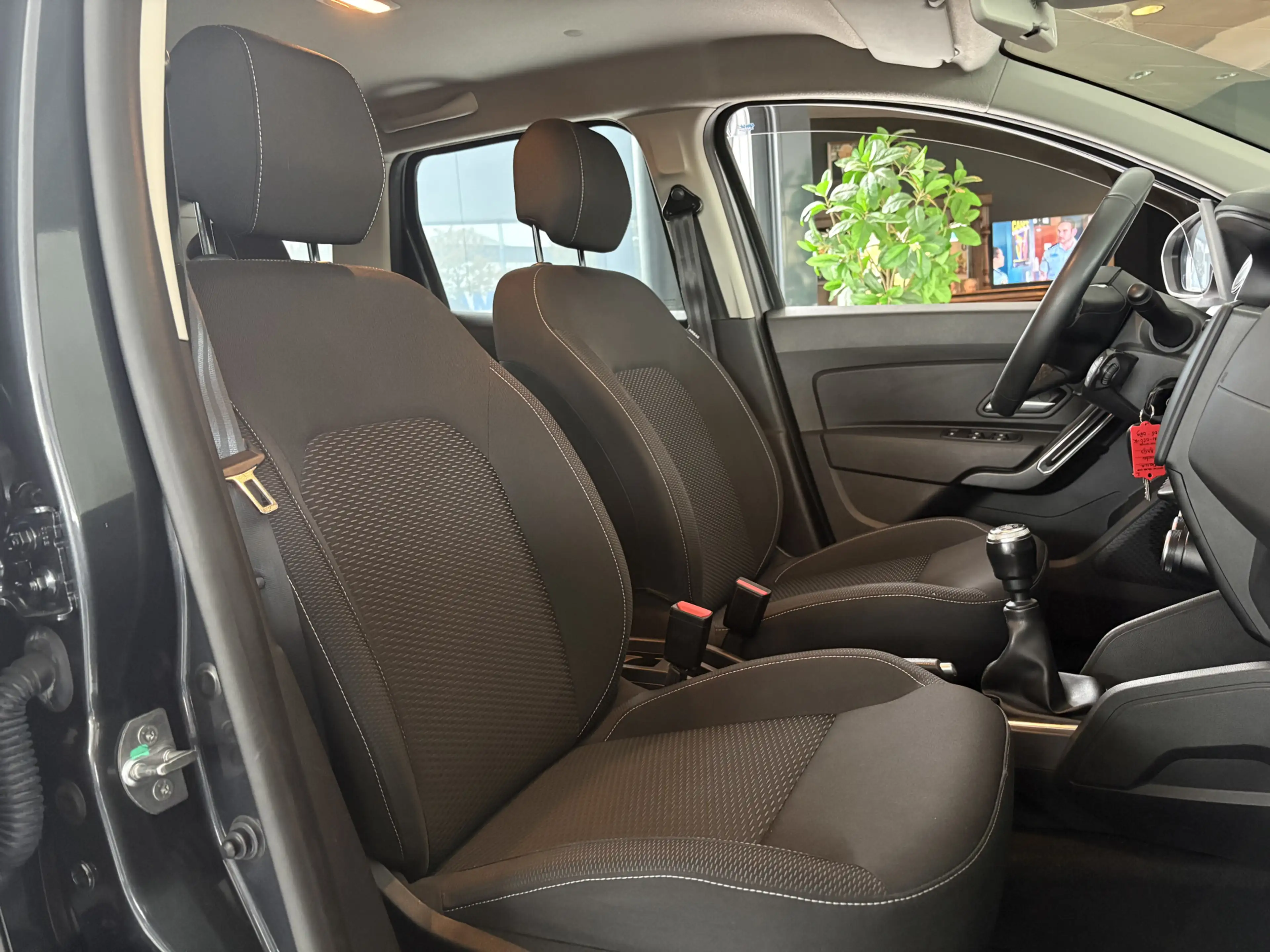 Dacia Duster 1.2 TCe Comfort Achteruitrijcamera - Airco - Navig — photo 16