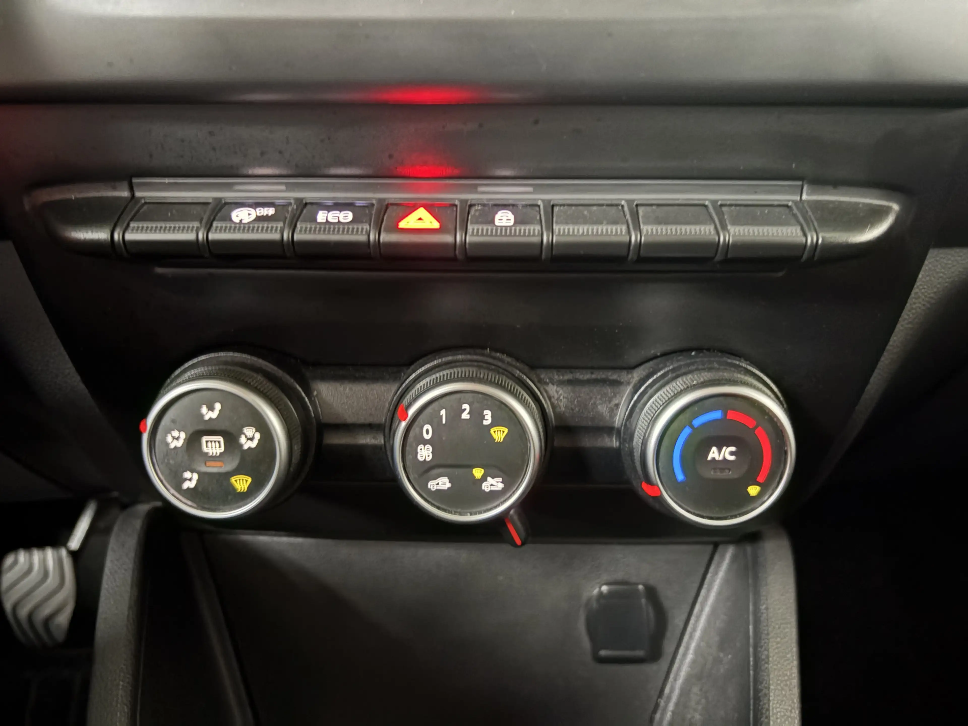 Dacia Duster 1.2 TCe Comfort Achteruitrijcamera - Airco - Navig — photo 13