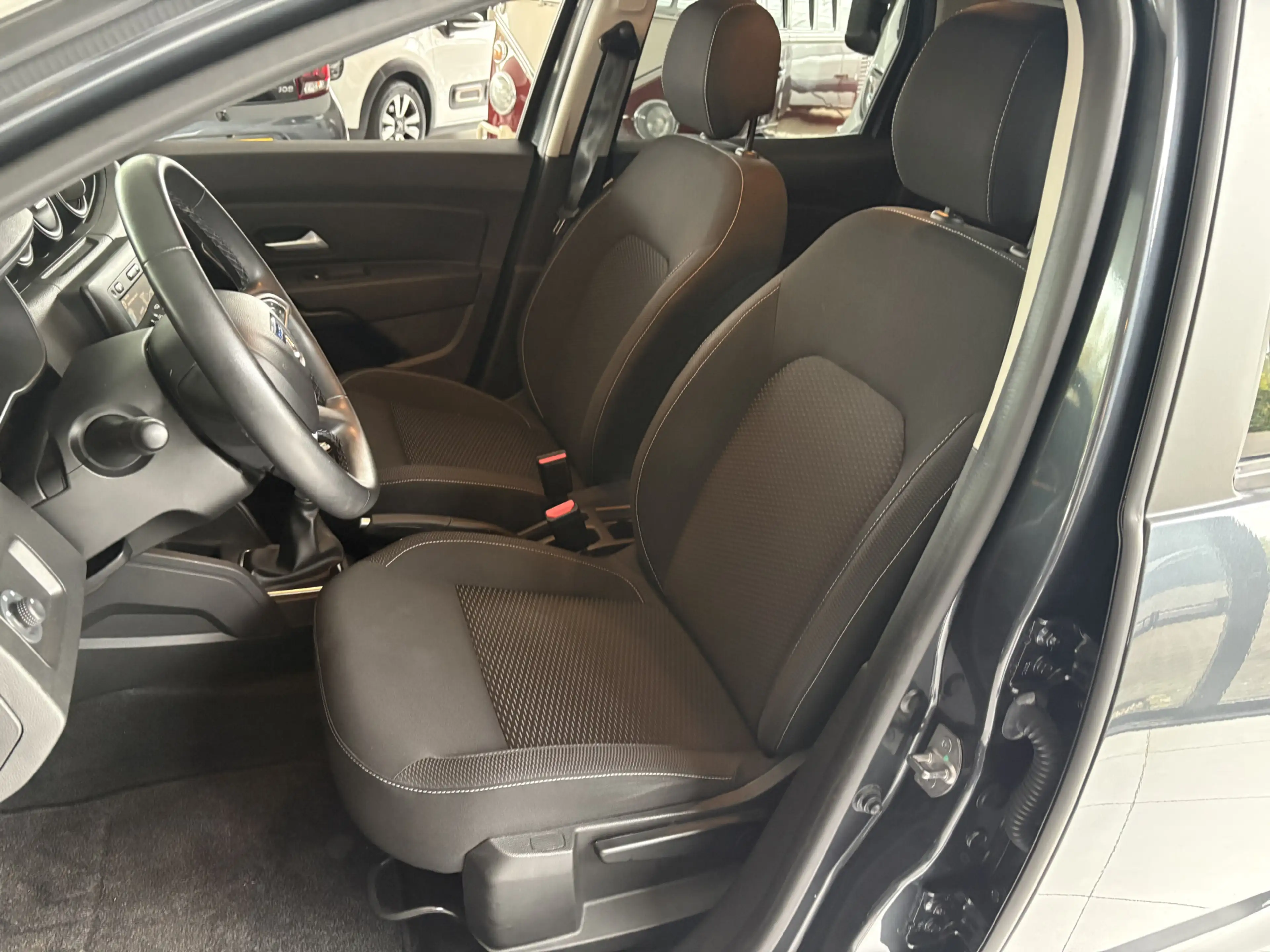 Dacia Duster 1.2 TCe Comfort Achteruitrijcamera - Airco - Navig — photo 17