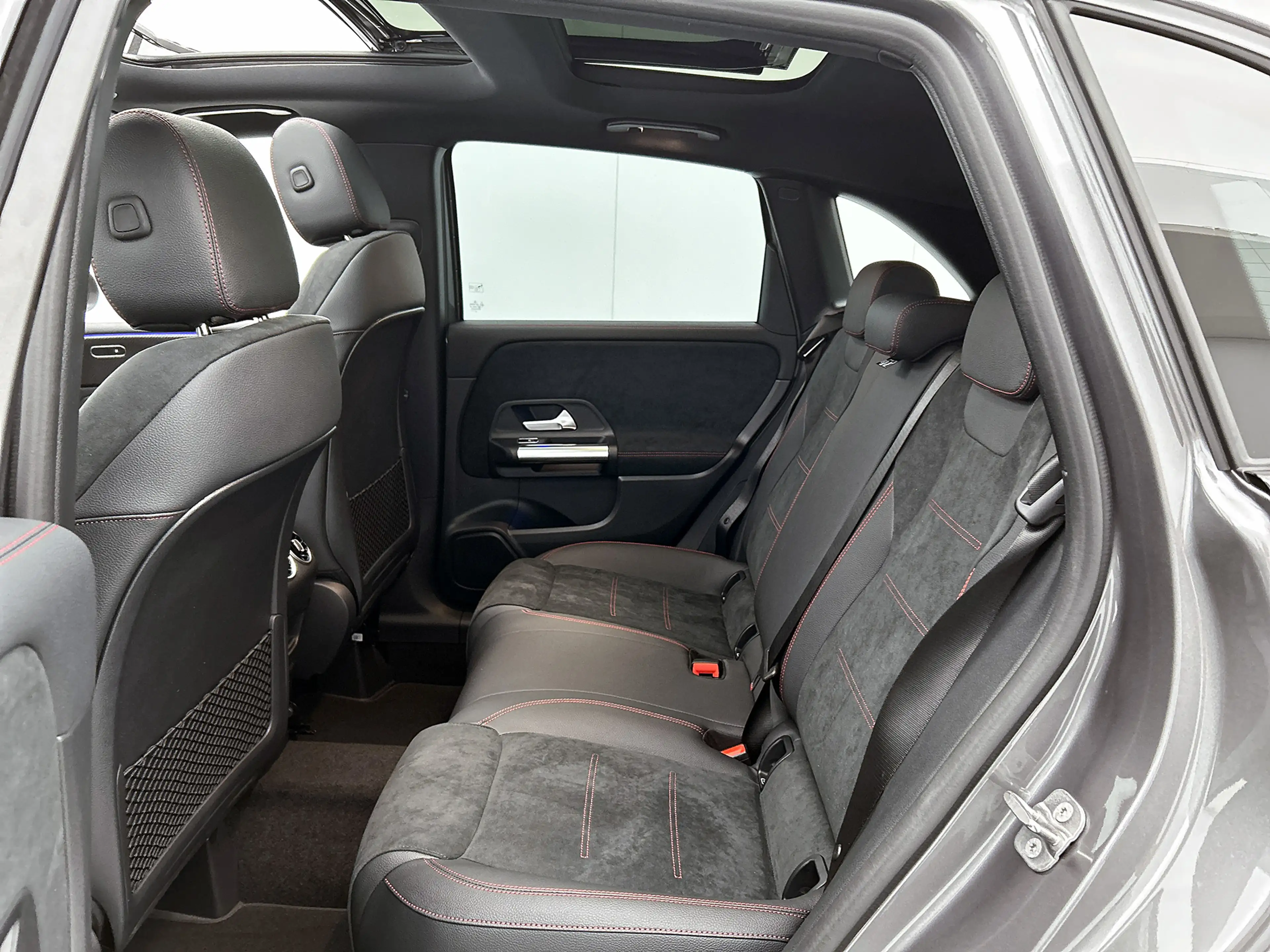 Mercedes-Benz B 250 e Business Solution AMG Smartphone integratie | MU — photo 14