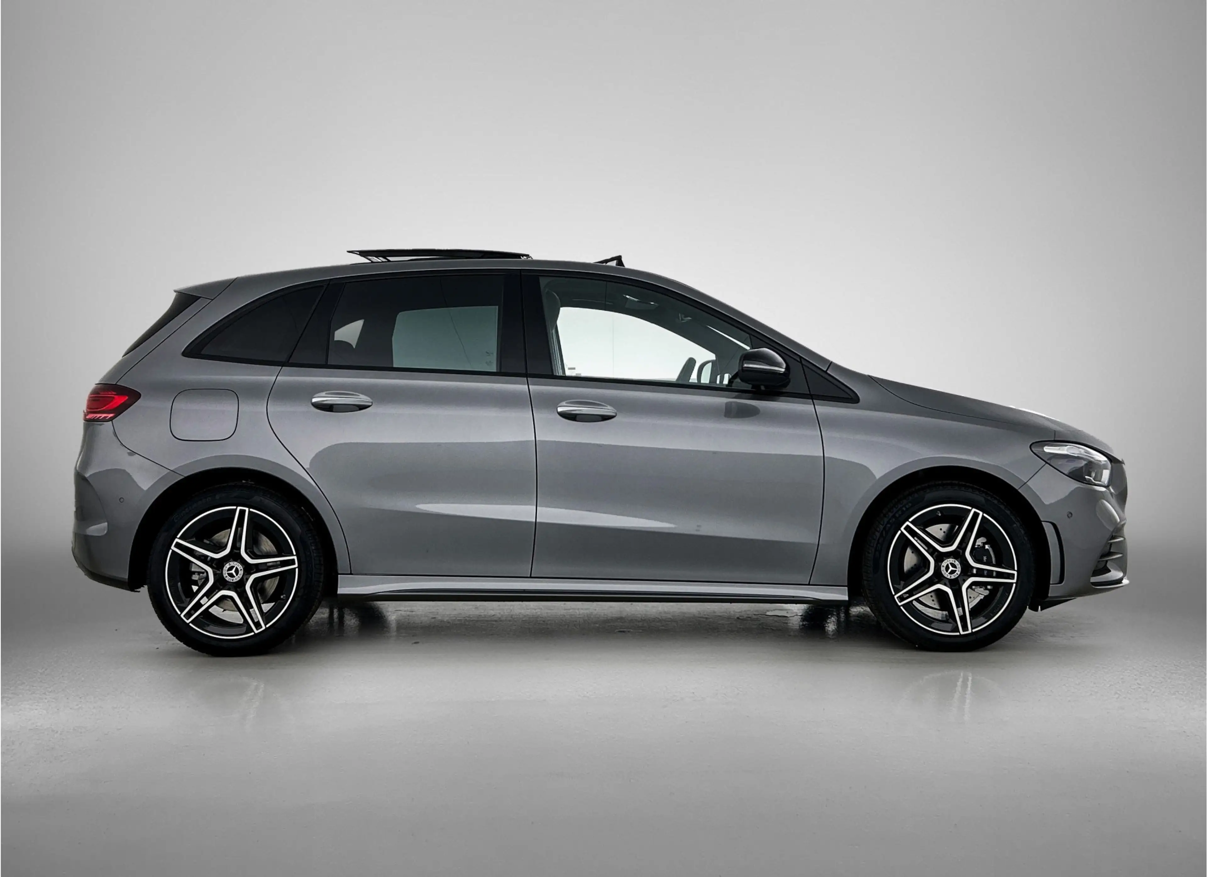 Mercedes-Benz B 250 e Business Solution AMG Smartphone integratie | MU — photo 11