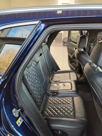 Audi SQ5 view 11