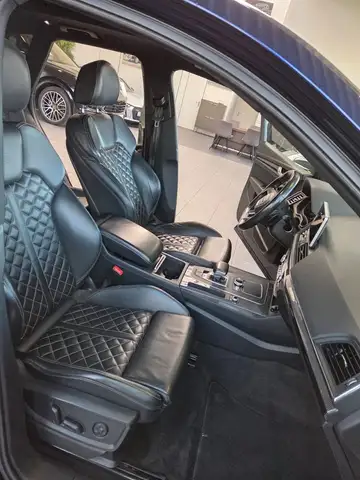 Audi SQ5 view 10
