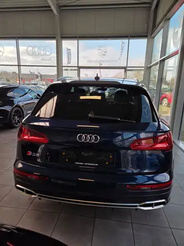 Audi SQ5 view 4