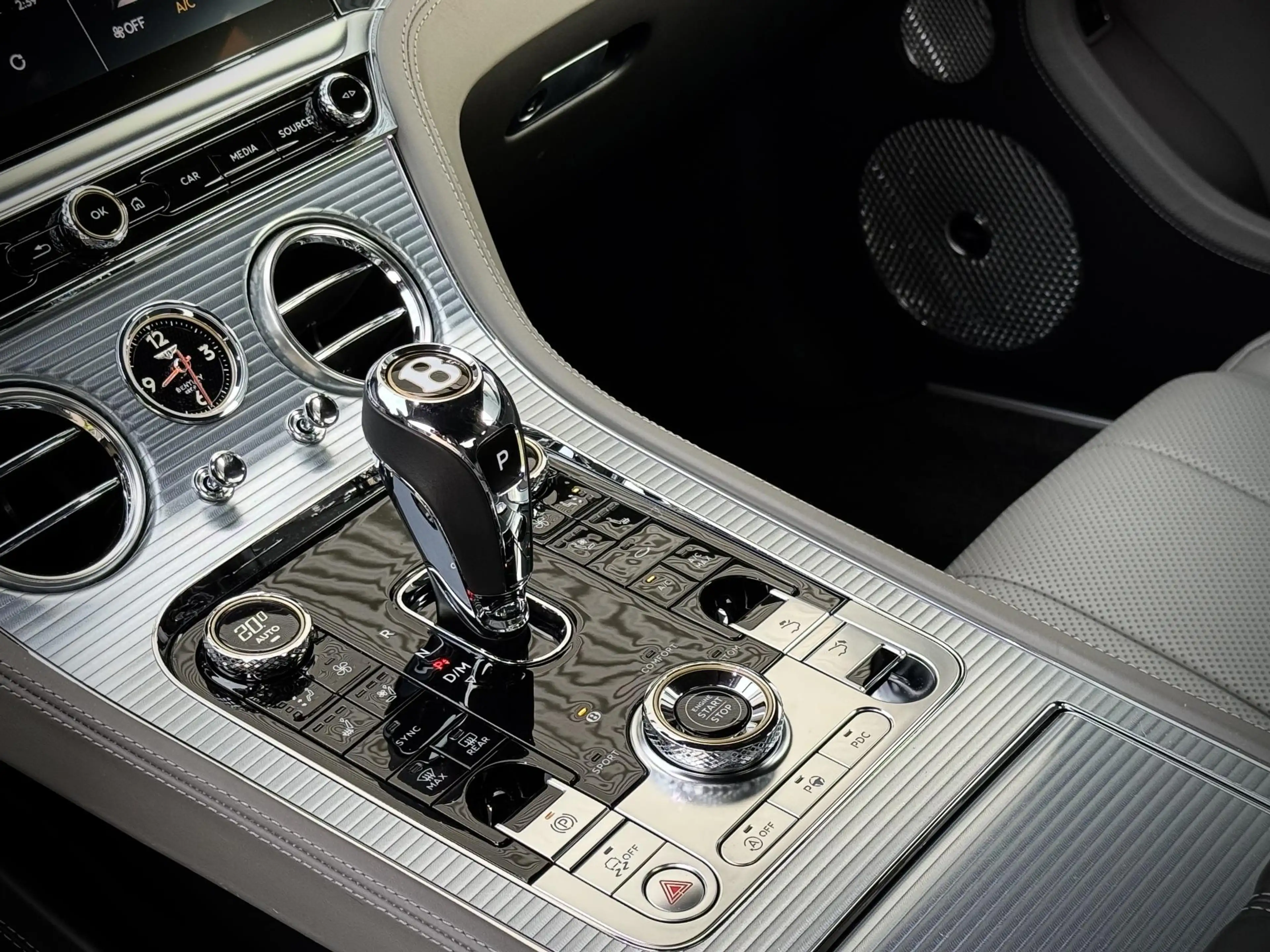 Bentley Continental GT NAIM/Massage/Sofclose/Rotating Screen 4.0 V8 — photo 27