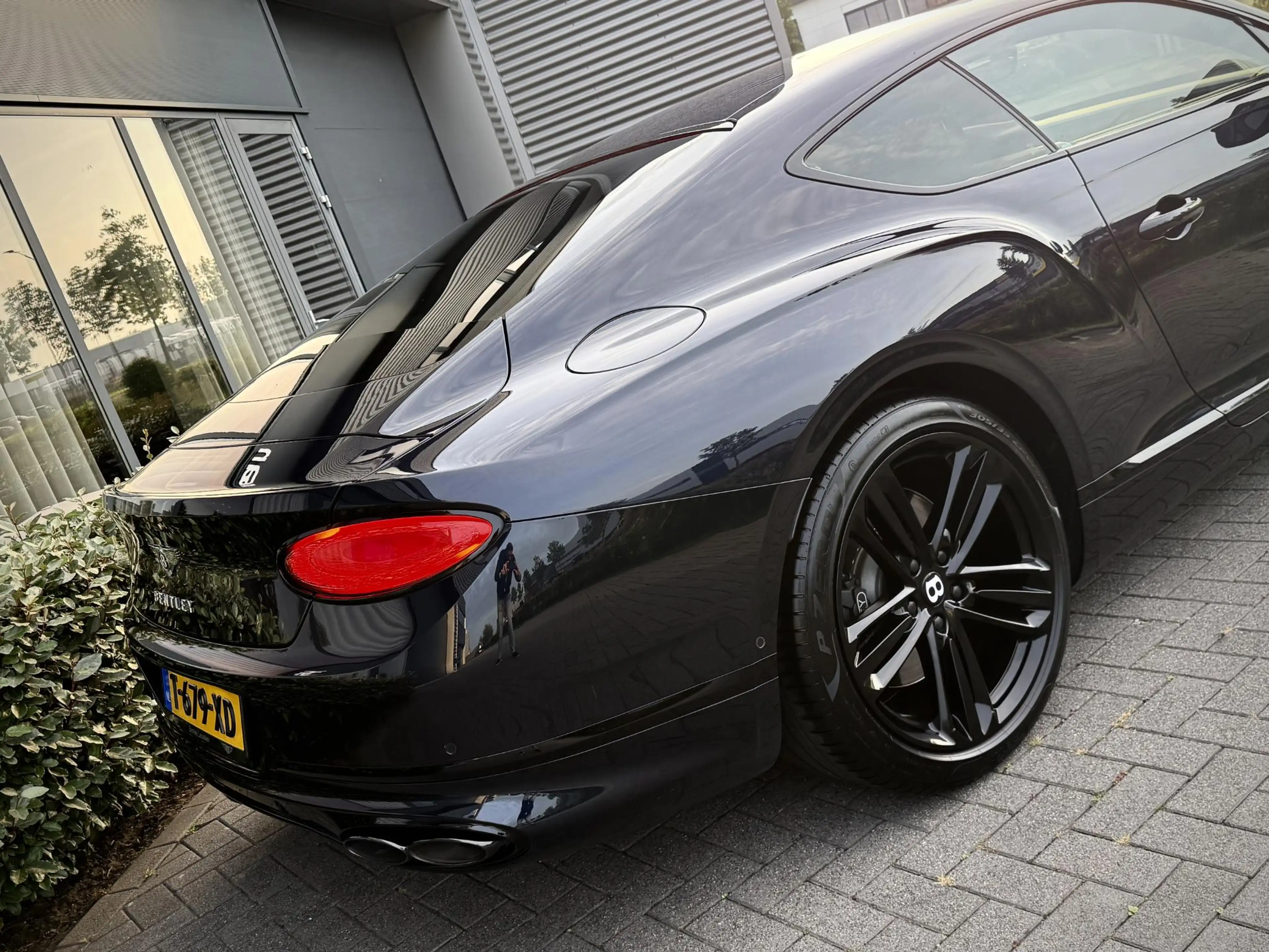 Bentley Continental GT NAIM/Massage/Sofclose/Rotating Screen 4.0 V8 — photo 16