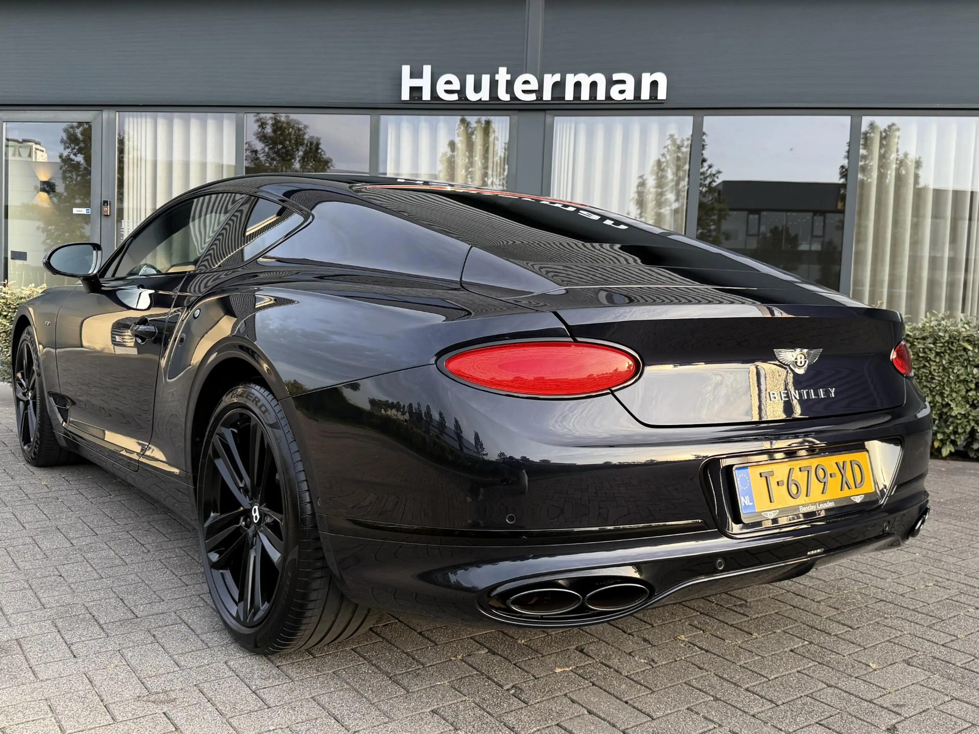 Bentley Continental GT NAIM/Massage/Sofclose/Rotating Screen 4.0 V8 — photo 2