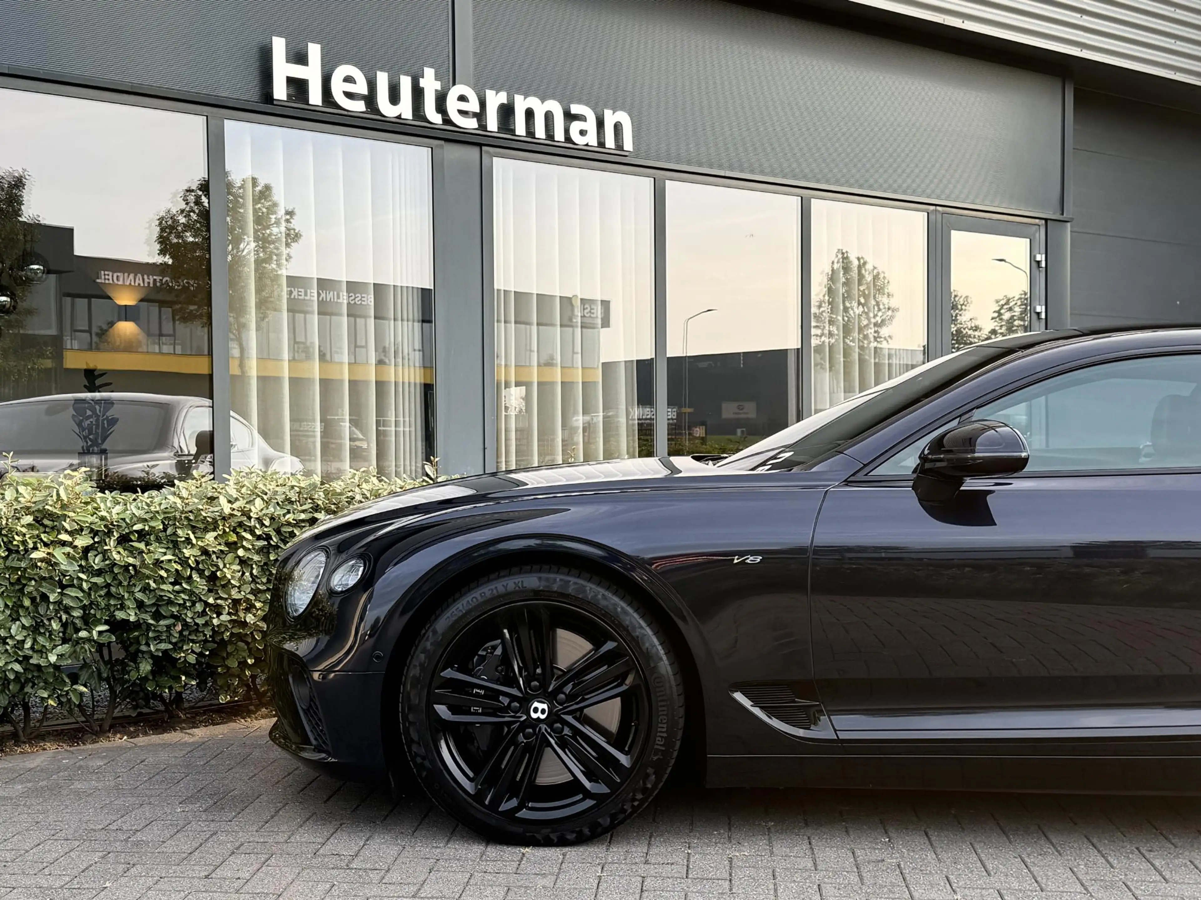 Bentley Continental GT NAIM/Massage/Sofclose/Rotating Screen 4.0 V8 — photo 9