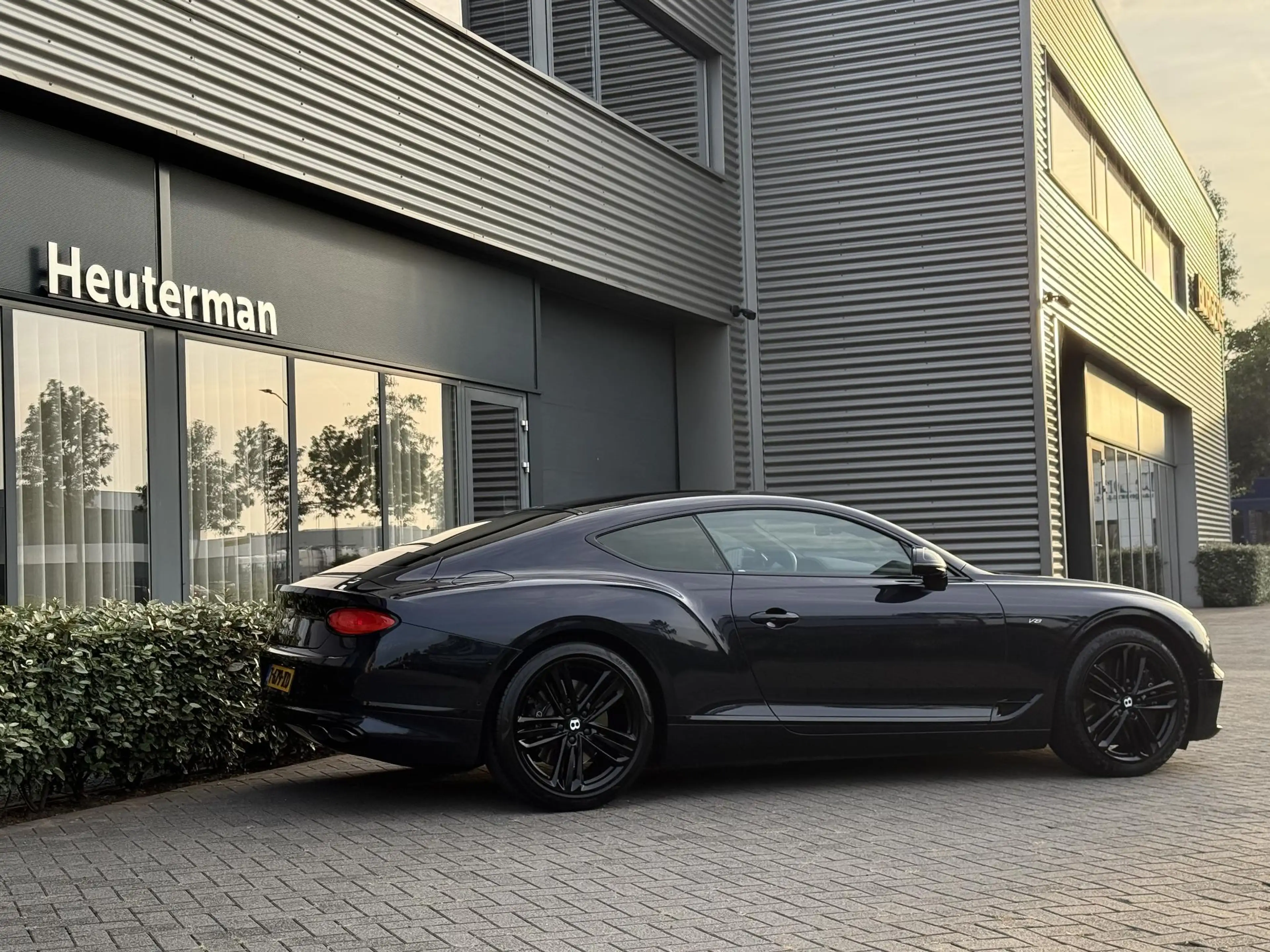 Bentley Continental GT NAIM/Massage/Sofclose/Rotating Screen 4.0 V8 — photo 20