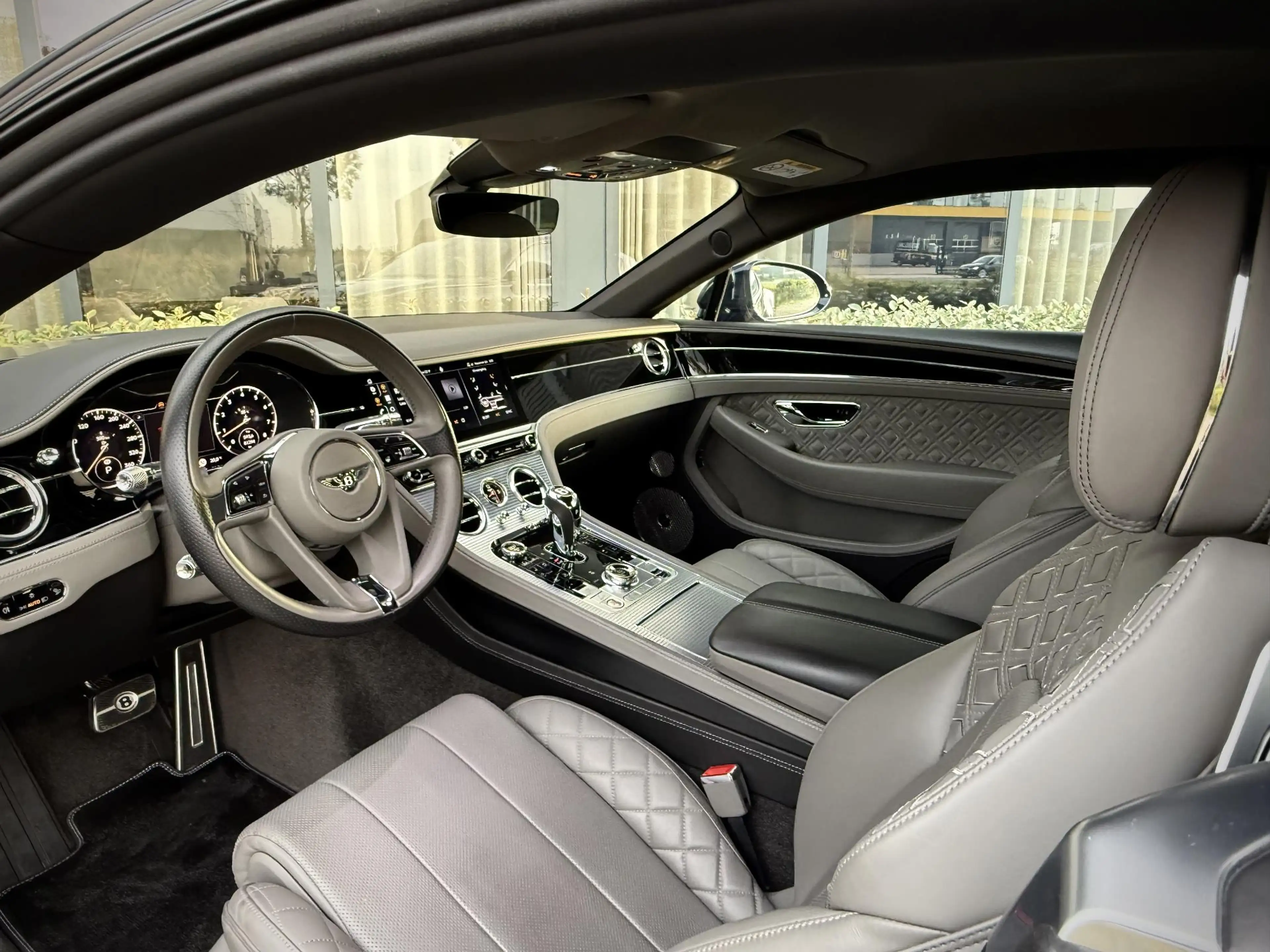 Bentley Continental GT NAIM/Massage/Sofclose/Rotating Screen 4.0 V8 — photo 3