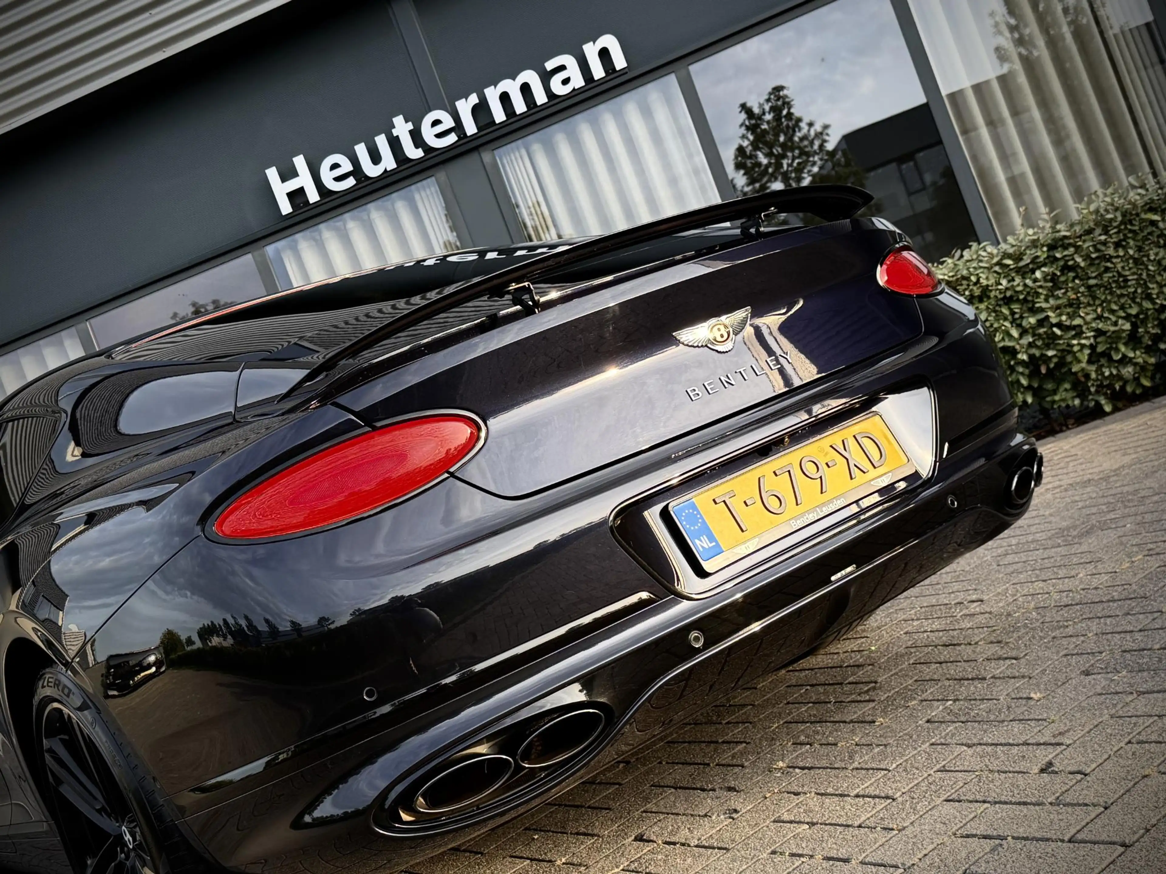 Bentley Continental GT NAIM/Massage/Sofclose/Rotating Screen 4.0 V8 — photo 44